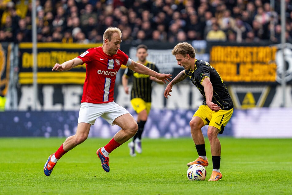 Bei den Schwarz-Gelben in Aachen sammelte Jonas Oehmichen (r.) letztes Halbjahr reichlich Profi-Erfahrung.