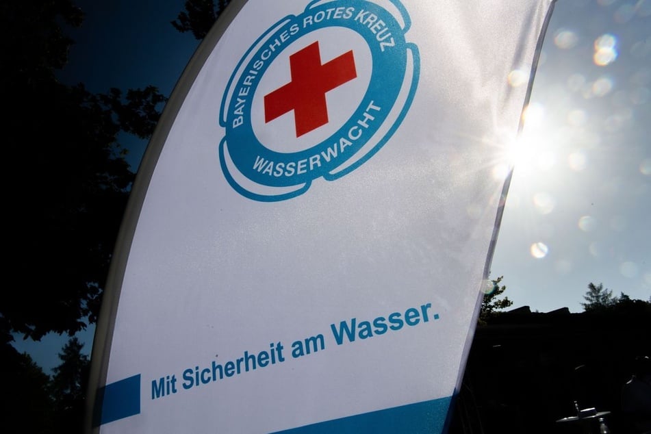 Die Wasserwacht sorgte an einem Badesee in Schwaben dafür, dass drei Kinder nicht ertranken. (Symbolbild)