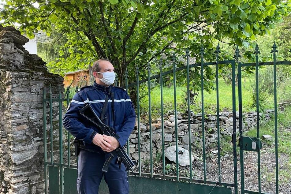 In dem Dorf Les Plantiers waren überall Polizisten zu sehen.