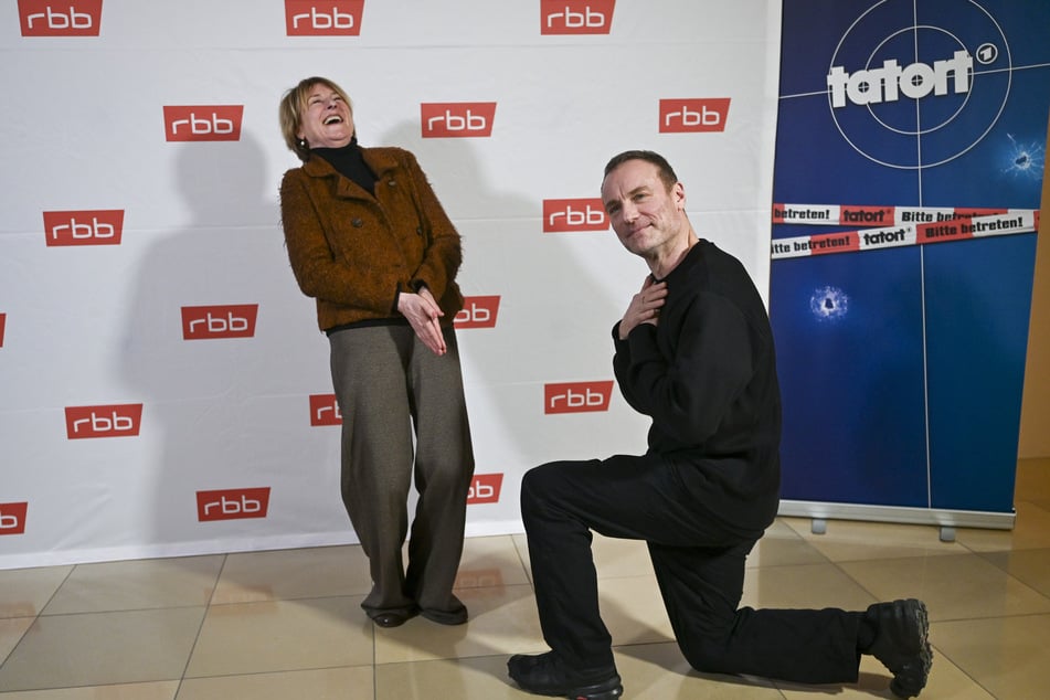 Tatort: Tatort-Abschied mit Herz: Waschke kniet für Corinna Harfouch nieder