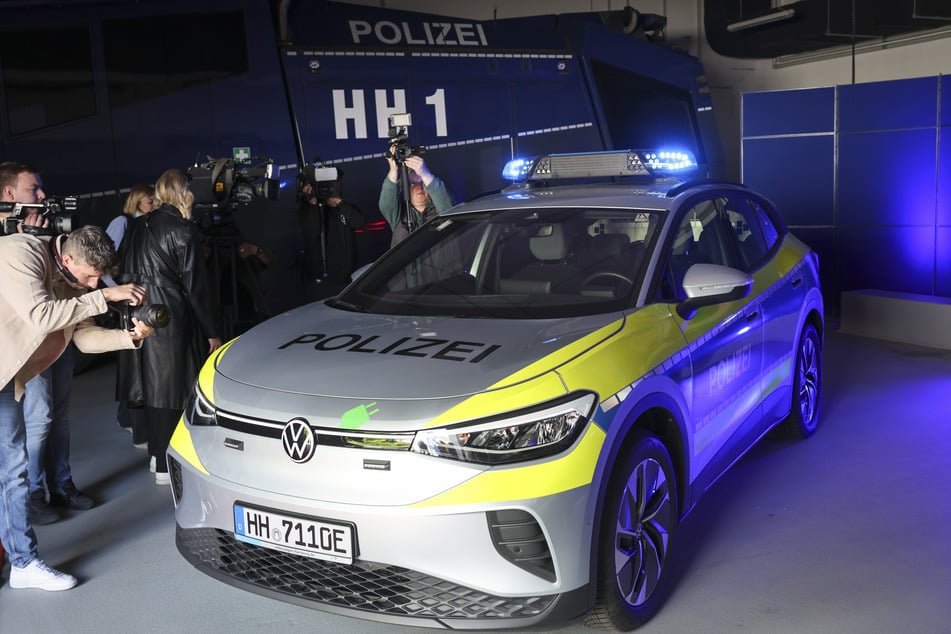 Neue Polizeiautos in Hamburg enthalten bereits das neue Präsenzlicht. Alte Einsatzwagen werden nachgerüstet. (Symbolbild)