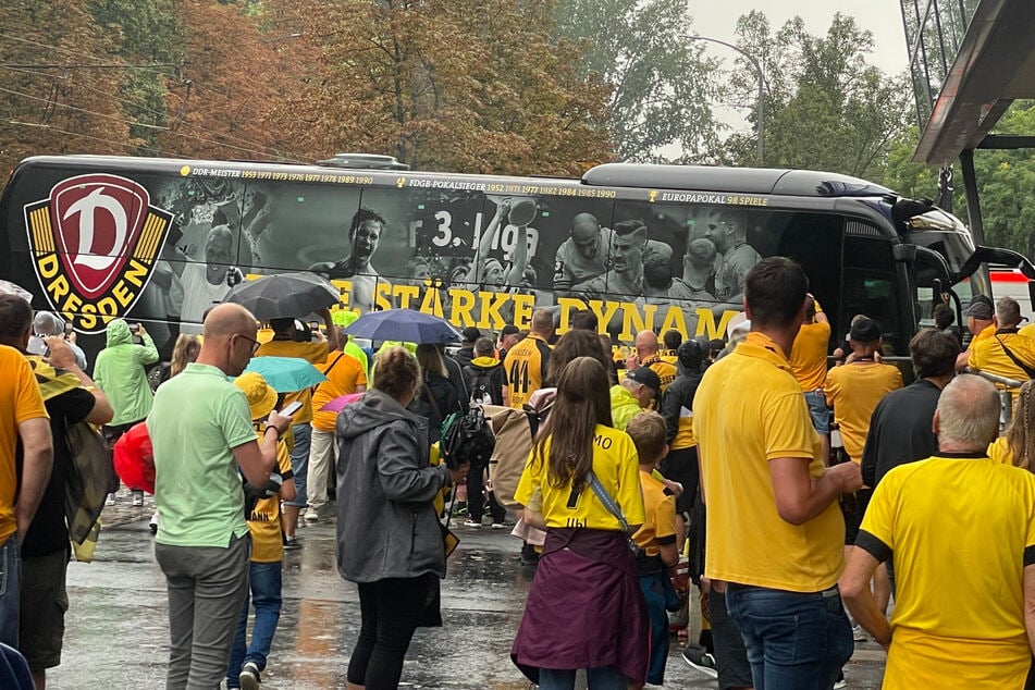 Der Bus brachte die Mannschaft ins Stadion.