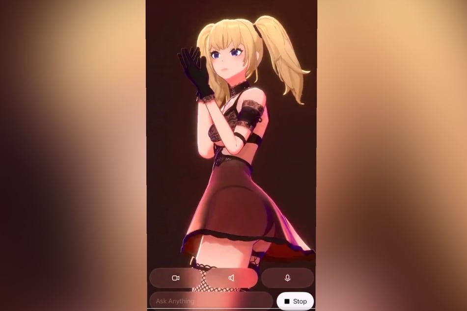 La asistente de anime puede desnudarse aún más.