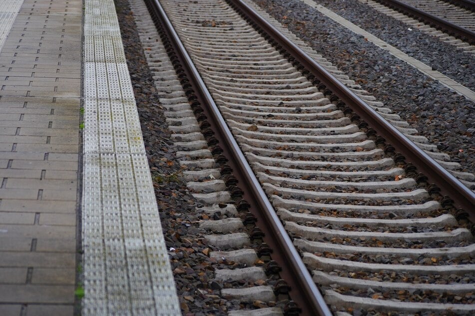 Durch verschiedene technische Möglichkeiten soll der Zugverkehr trotz des defekten Stellwerks wiederhergestellt werden. (Symbolfoto)