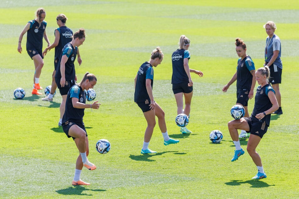 Die Nationalmannschaft der Frauen bereitet sich derzeit im Trainingslager auf die WM vor.