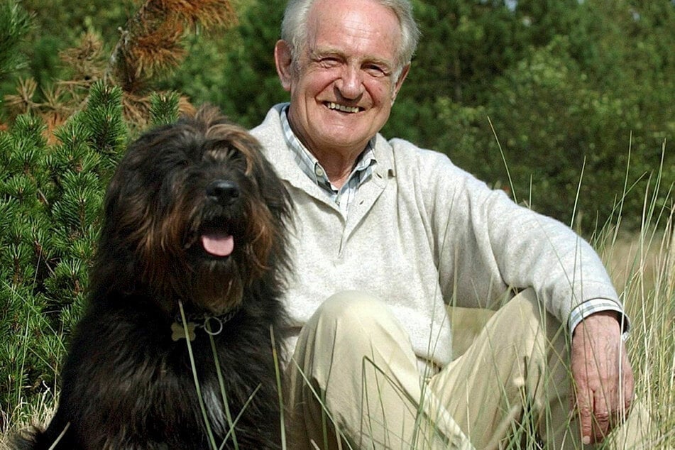 Ex-Bundespräsident Johannes Rau (†2006) mit seinem Hund Scooter.