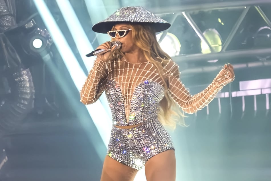 Weltstar Beyoncé (41) auf der Bühne in Cardiff bei ihrer "Renaissance World Tour". Am Mittwoch spielte sie eines ihrer 47 Konzerte im Hamburger Volksparkstadion.