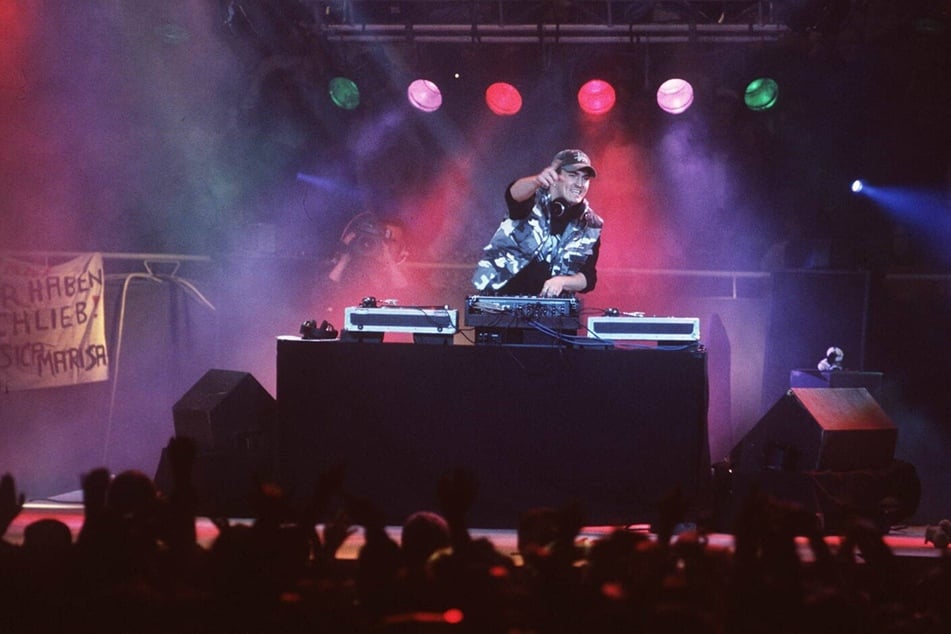 Unter anderem die DJ-Legende der 90er Jahre Mark 'Oh (55) wird Euch in Stimmung bringen.