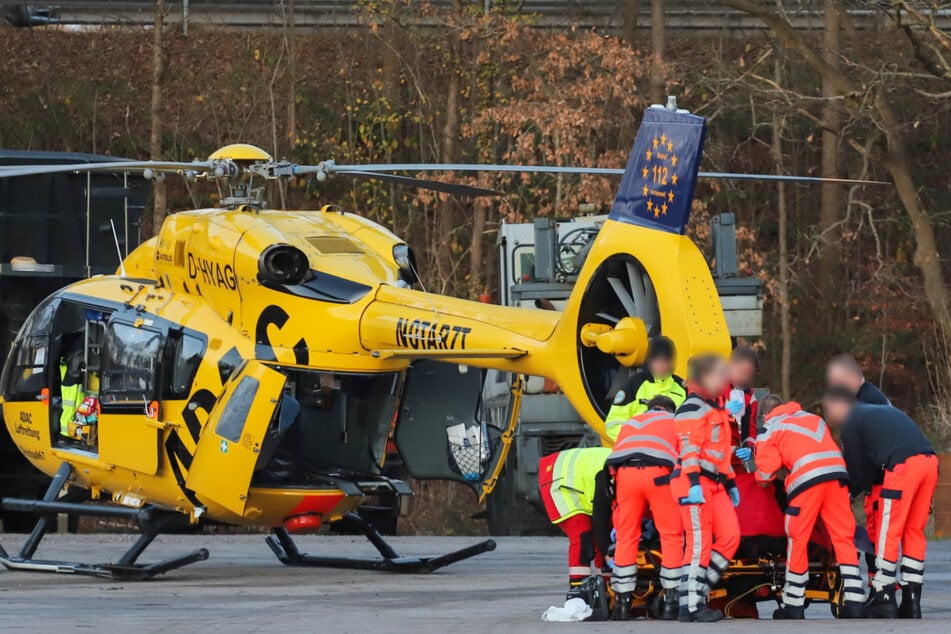 Verpuffung auf Firmengelände: Hubschrauber im Einsatz
