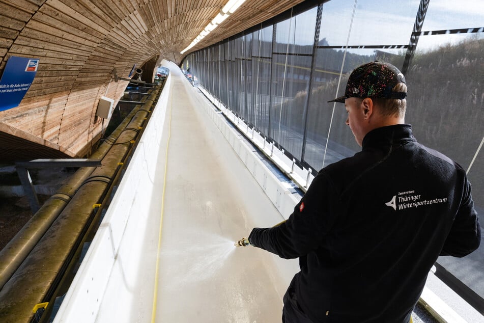 Der Eiskanal in Oberhof wird vereist.