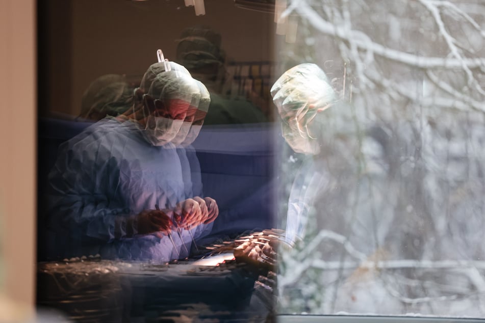 Im denkbar schlechtesten Moment: Eine 77-Jährige ist durch einen Stromausfall während einer Herz-OP verstorben. (Symbolfoto)