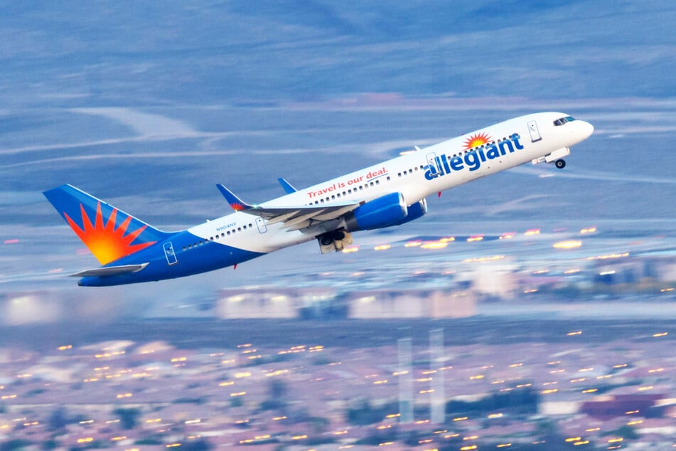 An Allegiant Air Boeing 757 taking off over Las Vegas (stock image).