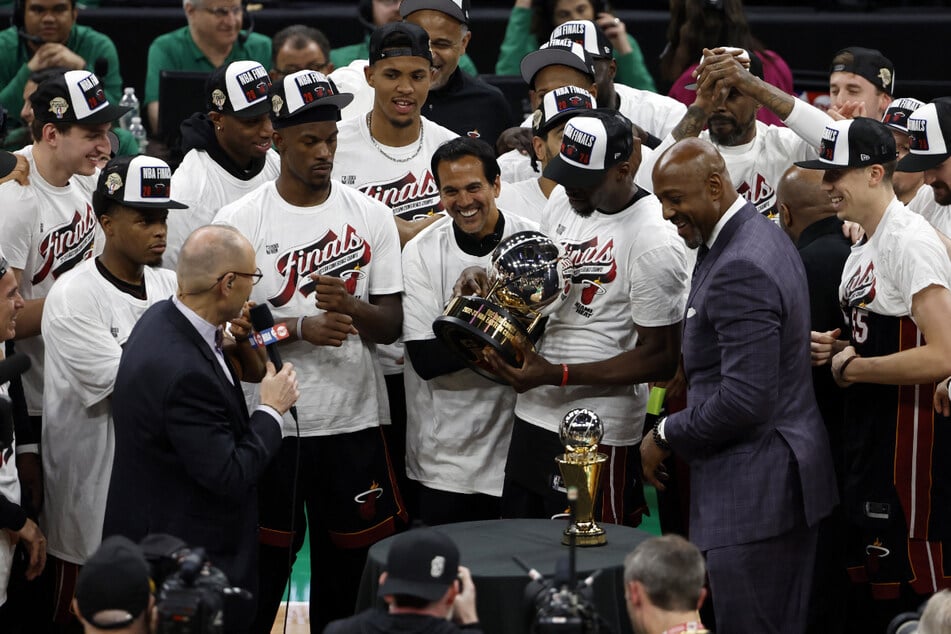 Jimmy Butler (3rd from r.) led with 28 points as the Miami Heat beat the Boston Celtics 103-84 and progressed to the NBA Finals.