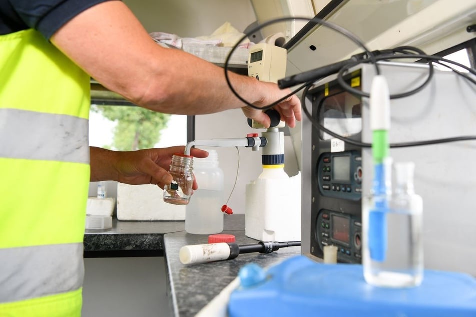 An Grundwassermessstellen in ganz Bayern wird die Lage beobachtet: Die Mehrheit zeigt niedrige Verhältnisse an.