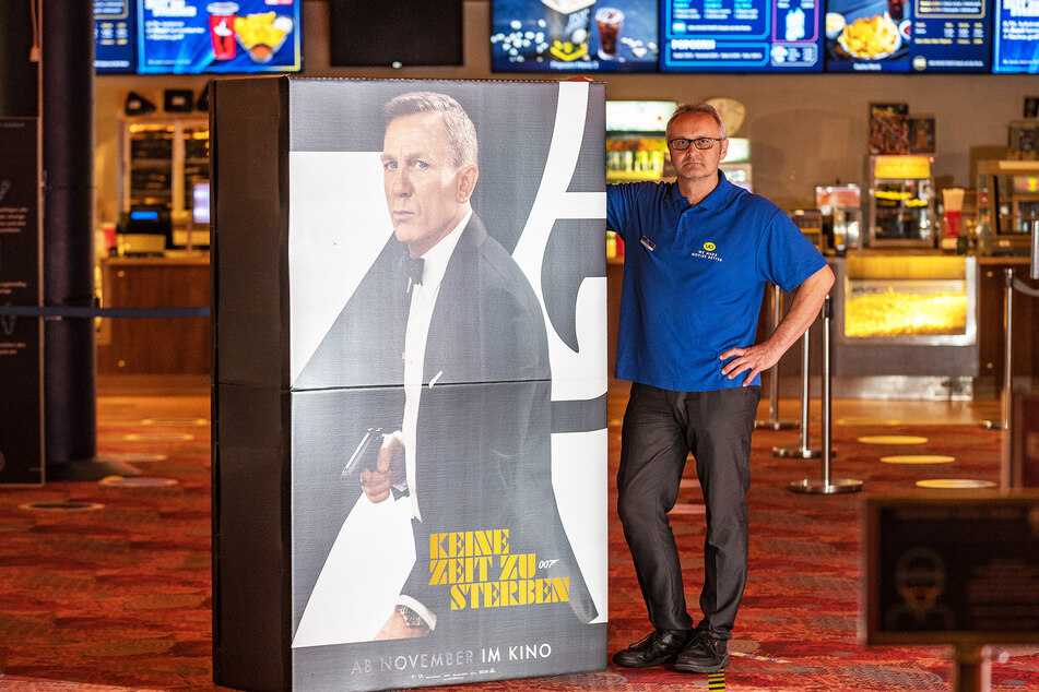 Kino-Leiter Ralf Steinig (53) hofft, dass James Bond das UCI-Kino im Elbepark füllt.