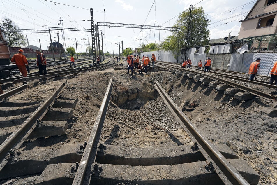 Die deutsche Saarstahl AG liefert von zwei französischen Standorten aus 20.000 Tonnen Eisenbahnschienen an die Ukraine