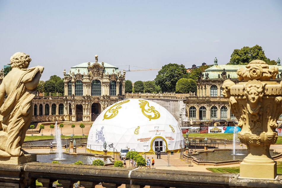 Nur noch bis 28. Juni lädt die Filmkuppel im Zwinger zur Jahrhunderthochzeit ein.