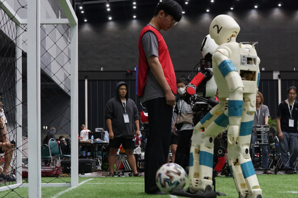 Die Roboter in Aktion: Mit 7:1 setze sich das Bonner Team gegen ihren Gegner aus Südkorea durch.