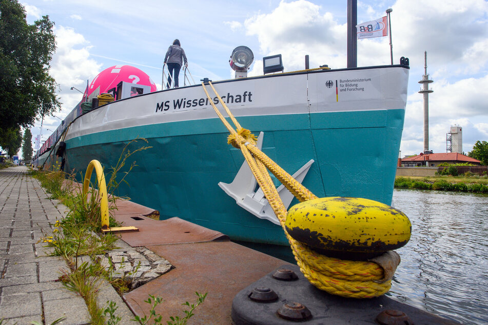 Das Ausstellungsschiff "MS Wissenschaft" legt ab Montag (10. Juli) wieder in acht Städten in Nordrhein-Westfalen an.