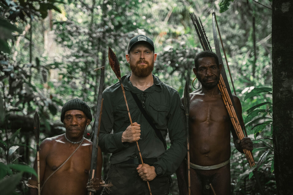 Der Magdeburger Abenteurer Fritz Meinecke (33, M.) ist bei "Facing the Unknown" in Papua auf der Suche nach einem Ureinwohner-Stamm.