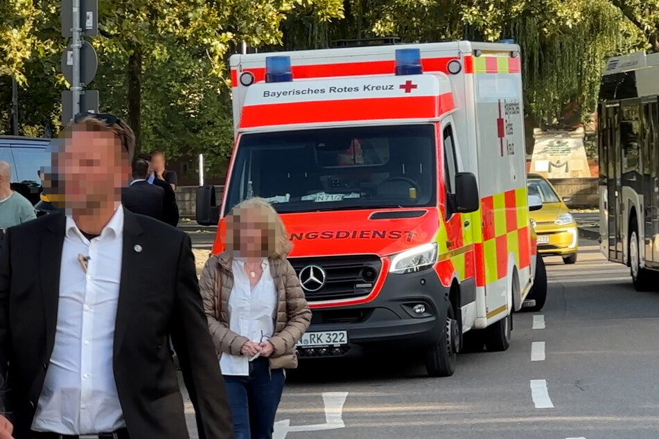 Ein Krankenwagen stand am Rande der Wahlkampfveranstaltung in Ingolstadt.