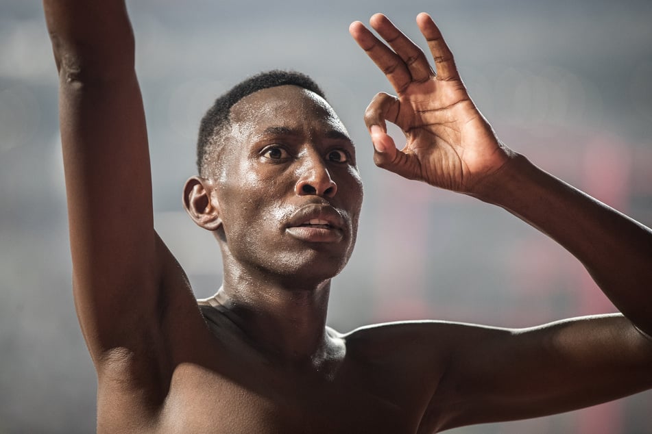 Conseslus Kipruto aus Kenia jubelt nach seinem Sieg im Männer-Finale über 3000 Meter Hürden bei der Leichtathletik-WM 2019 in Dakar.