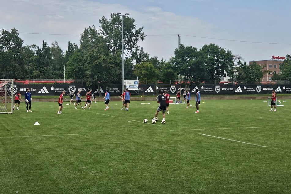 Anlaufen und Lösungen unter Druck standen zum Wochenstart auf dem Programm. Es wurde in zwei größeren Gruppen trainiert.