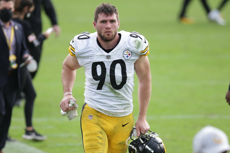 Steelers Linebacker T.J. Watt just signed a four-year $112 million deal to stay in Pittsburgh at least through the 2024 season.