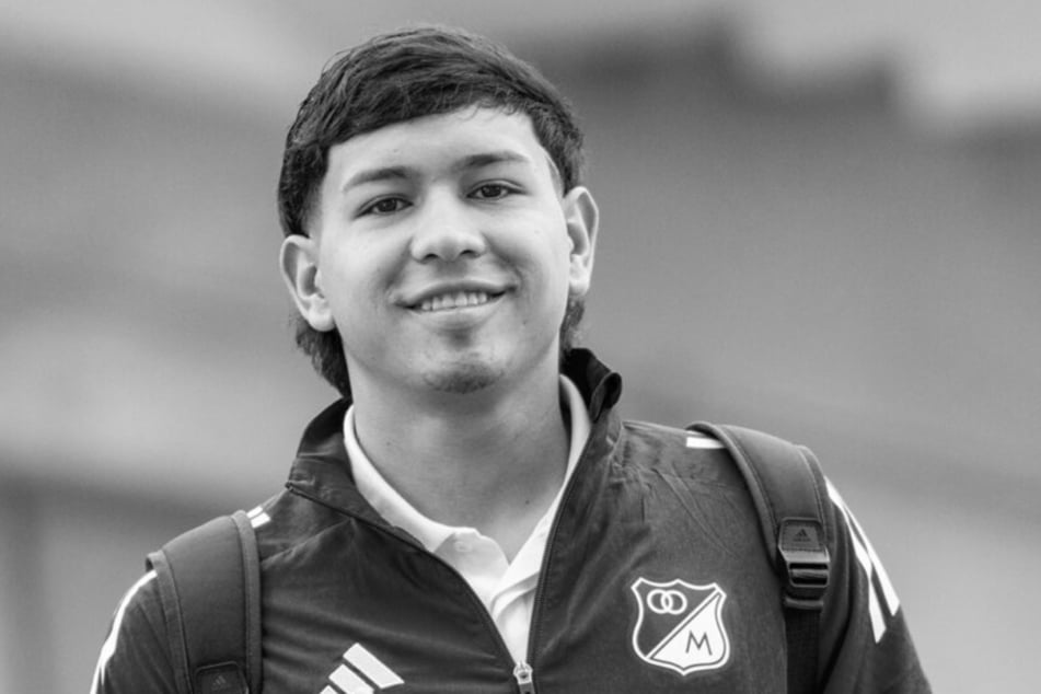 Santiago Castrillón (†18) nach einem Zusammenbruch während eines Spiels.