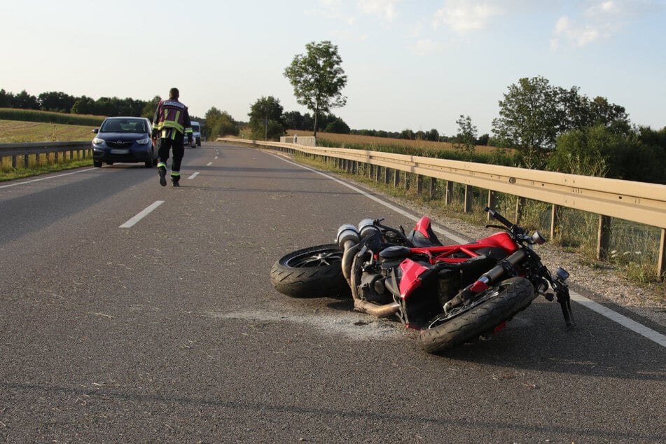 Der junge Biker ist offenbar ohne Fremdverschulden von der Fahrbahn abgekommen und wurde tödlich verletzt.