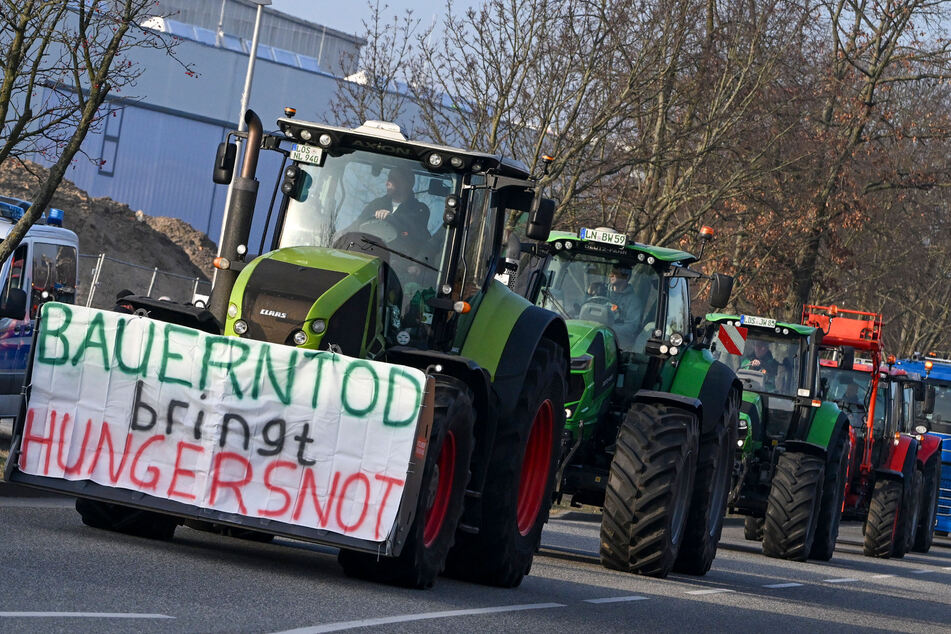 Bauernproteste: Landwirte ziehen aus Protest wieder durch Brandenburg