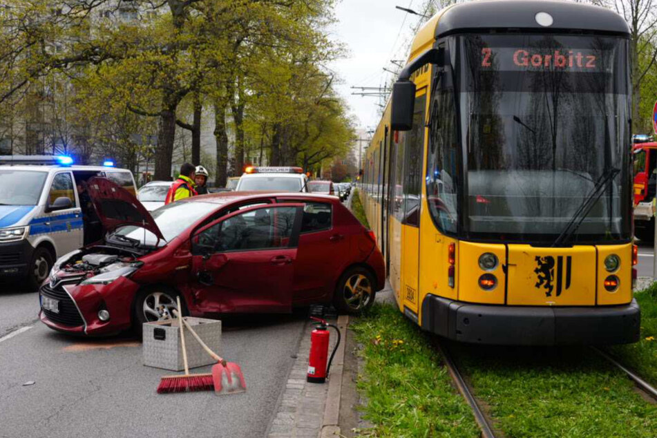 Straßenbahn-Crash in Striesen: DVB leiten Linien um