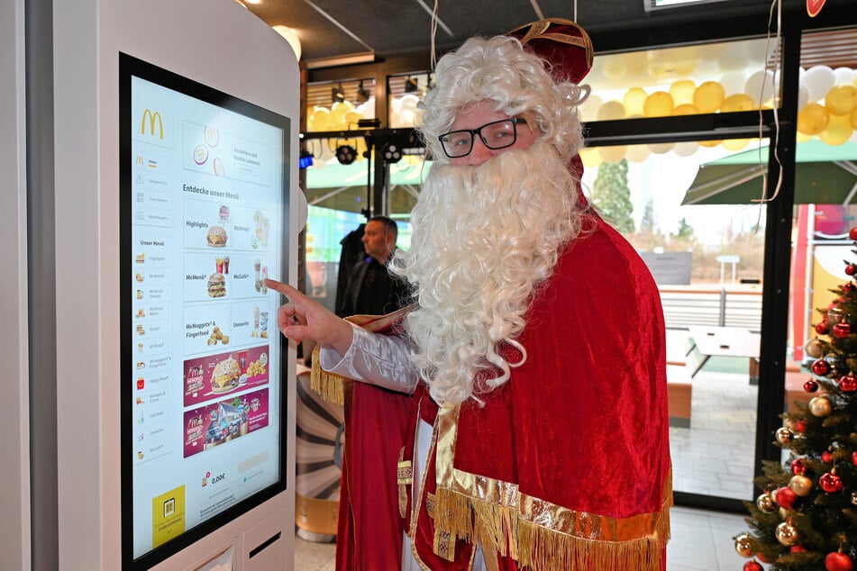 Der Weihnachtsmann bestellte als einer der ersten Kunden an den neuen Terminals.