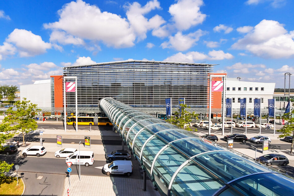 Blick auf den Terminal des Airport Dresden International.