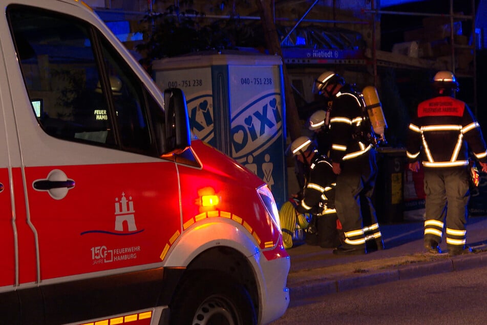In Hamburg-Finkenwerder sind bei einem Gasaustritt mehrere Menschen verletzt worden.