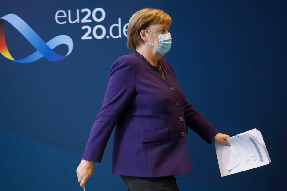 Bundeskanzlerin Angela Merkel (66, CDU) sieht nach etwa einem Dreivierteljahr Pandemie "Licht am Ende des Tunnels".