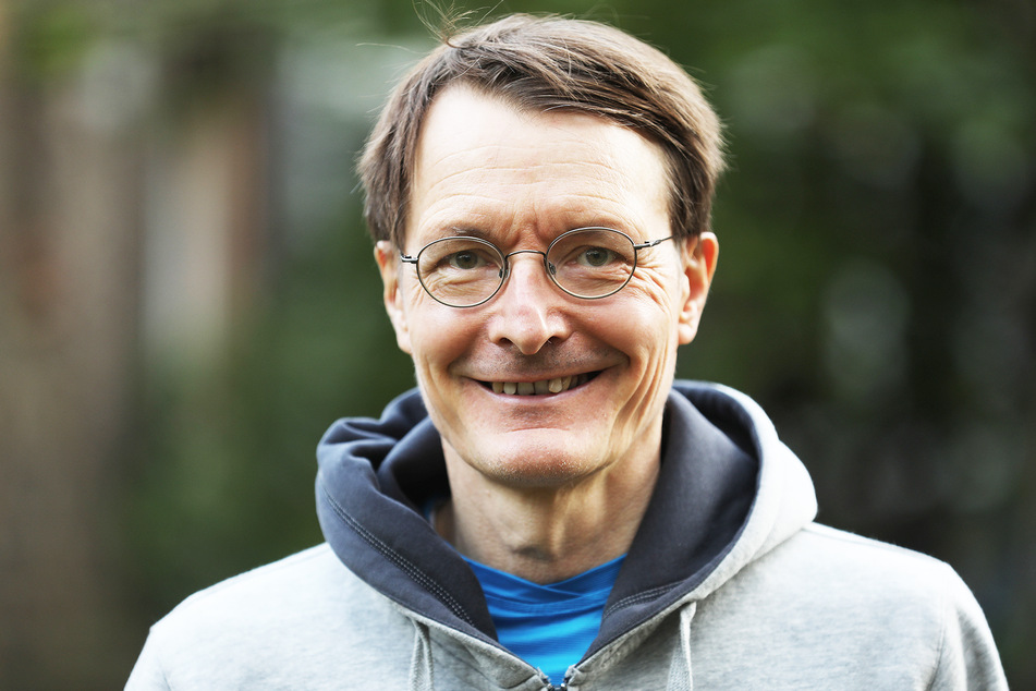 SPD-Gesundheitsexperte Karl Lauterbach (58) tritt bald als Komiker im Fernsehen auf.