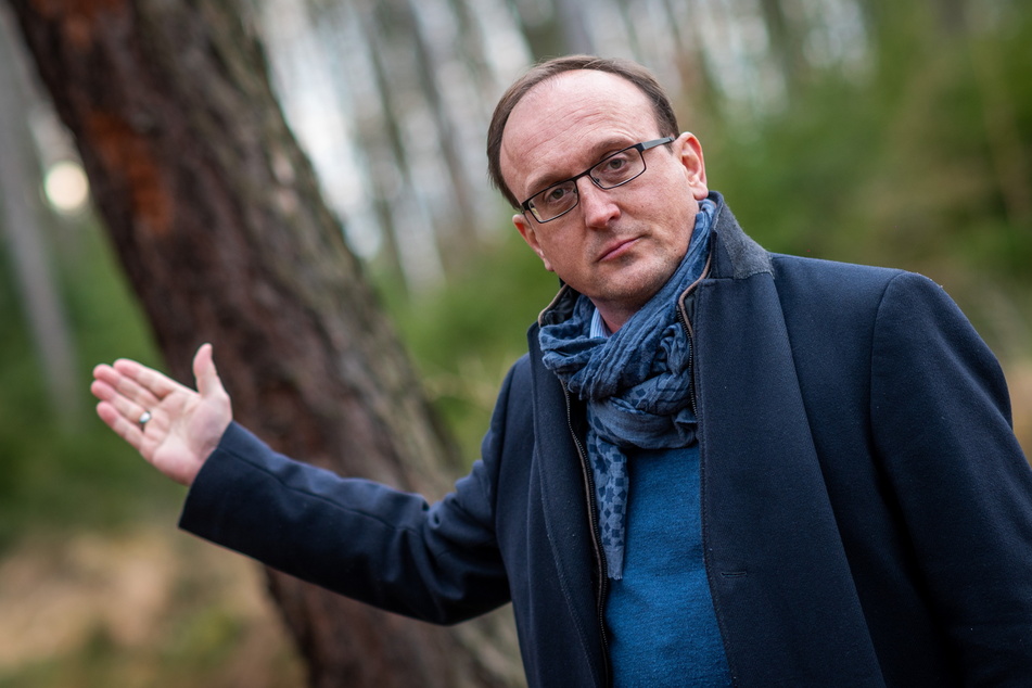 SPD-Stadtrat Jörg Vieweg (49) will die privaten Klärgruben in der Stadt abschaffen.