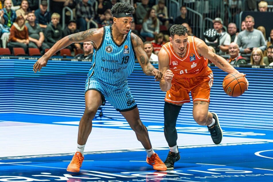 Überragend: Niners-Spieler Yordan Minchev (r., hier gegen Hamburg-Spieler Justin Edler) glänzte mit 25 Punkten und 13 Rebounds.