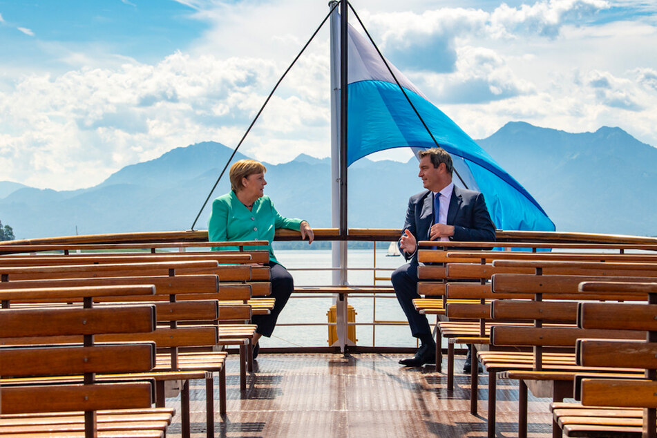 Angela Merkel (67, CDU) und Markus Söder (55) bei einer gemeinsamen Chiemsee-Schifffahrt. Die Politiker verstehen sich noch immer gut.