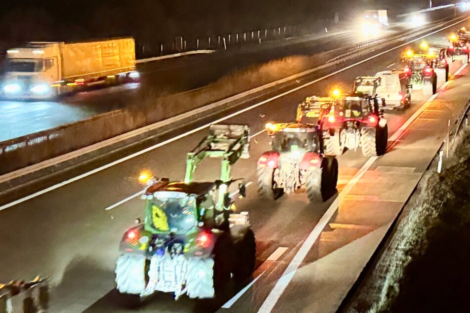Bauernproteste in Magdeburg: Hunderte Traktoren auf der A2 unterwegs