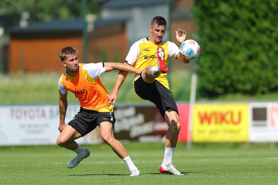 100 Minuten ging es für David Kubatta (21), Stefan Kutschke (36, v.l.) &amp; Co. am Dienstagnachmittag zur Sache.