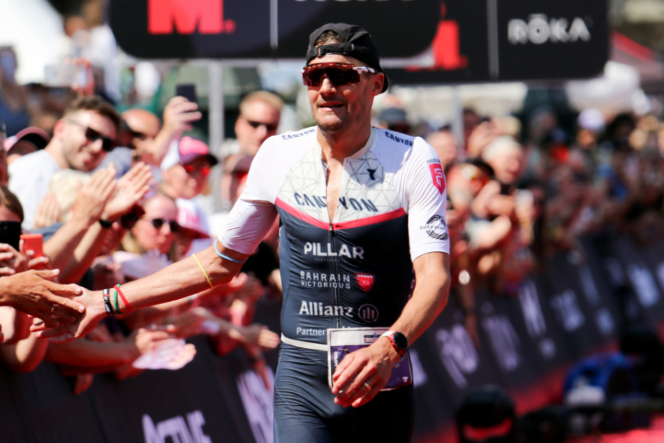 Olympiasieger Jan Frodeno (41) kam beim Ironman in Hamburg als Vierter ins Ziel - das interessierte den Spitzensportler selbst aber überhaupt nicht.