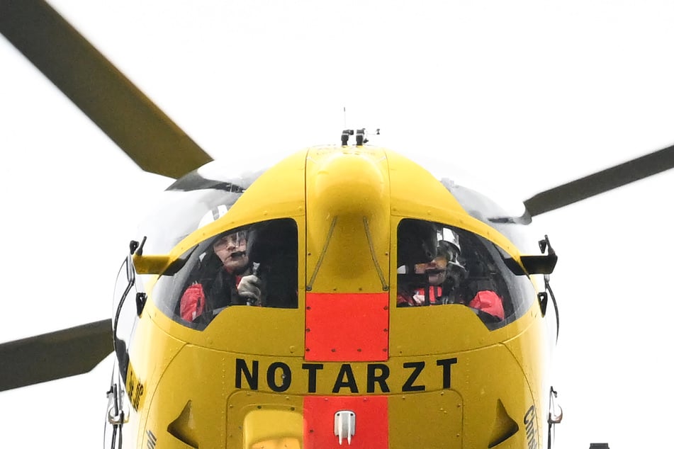 Mit einem Hubschrauber waren die verletzten Mädchen ins Krankenhaus geflogen worden. (Symbolbild)