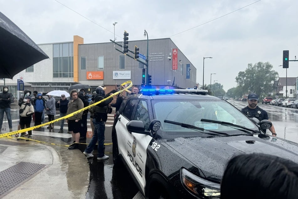 Minneapolis residents band together to stop militarized raid on popular restaurant