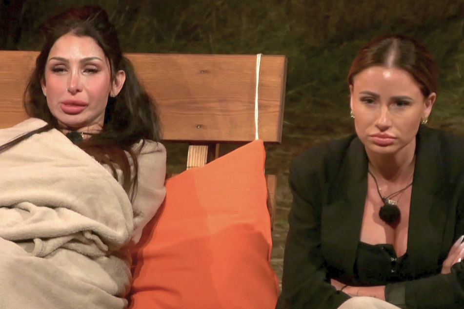 Pinar und Nadja Grossmann (26, r.) werden in diesem Leben wohl keine Freundinnen mehr.