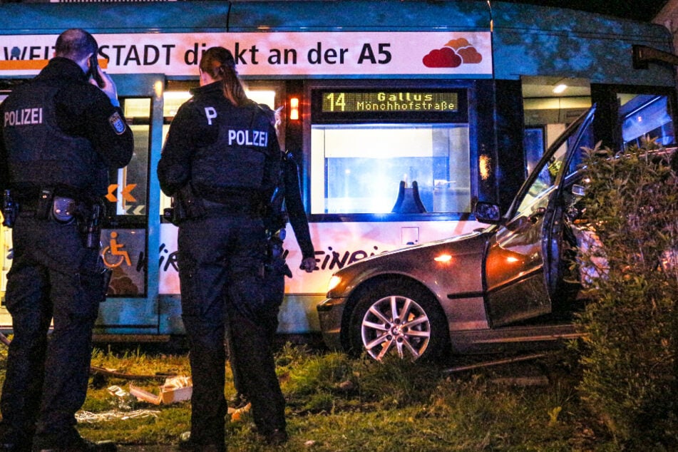 Fatales Wendemanöver in Frankfurt-Bornheim: Straßenbahn kollidiert mit BMW