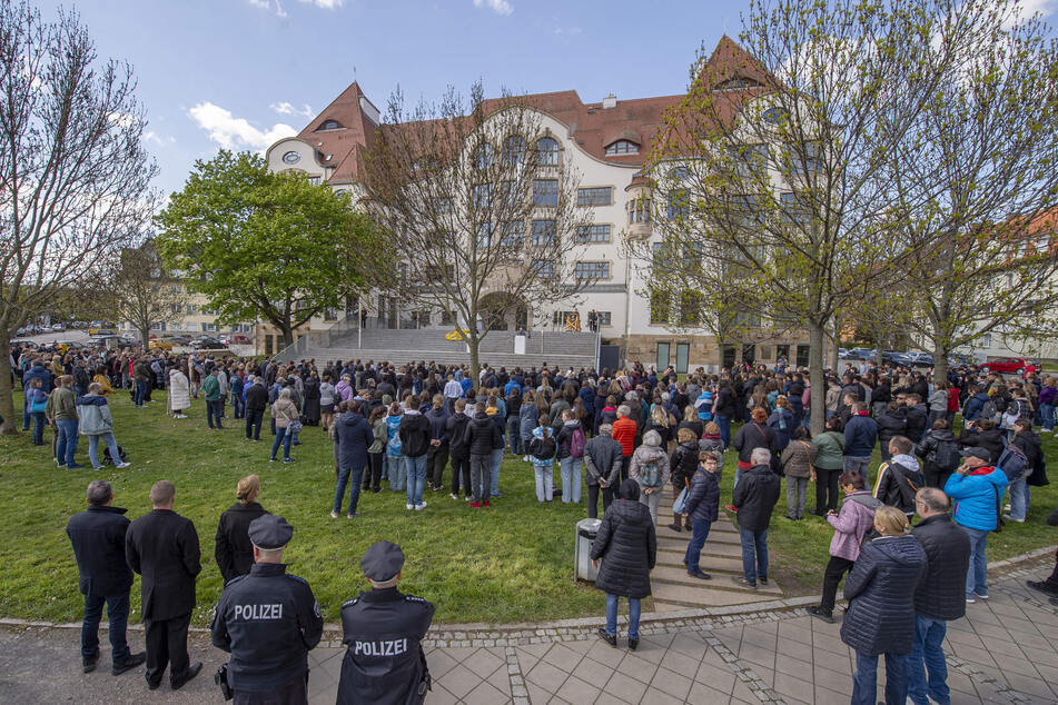 Die Opfer des Attentats am Erfurter Gymnasium sind auch 22 Jahre später nicht in Vergessenheit geraten.