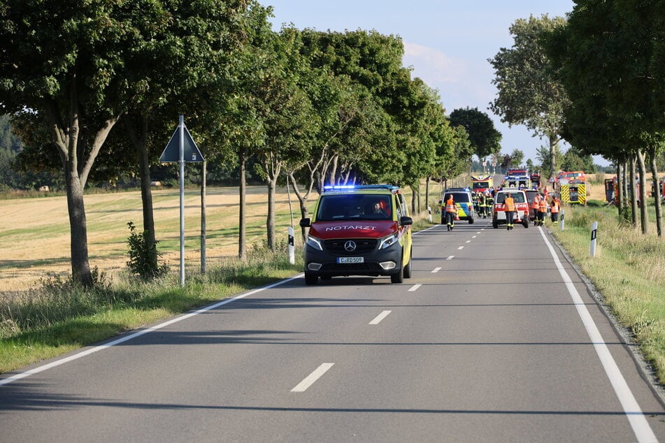 Der schwere Unfall hat zahlreiche Rettungskräfte in Atem gehalten.