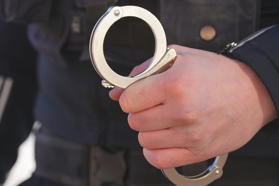 Die Polizei nahm mehrere Personen in Gewahrsam. (Symbolbild)